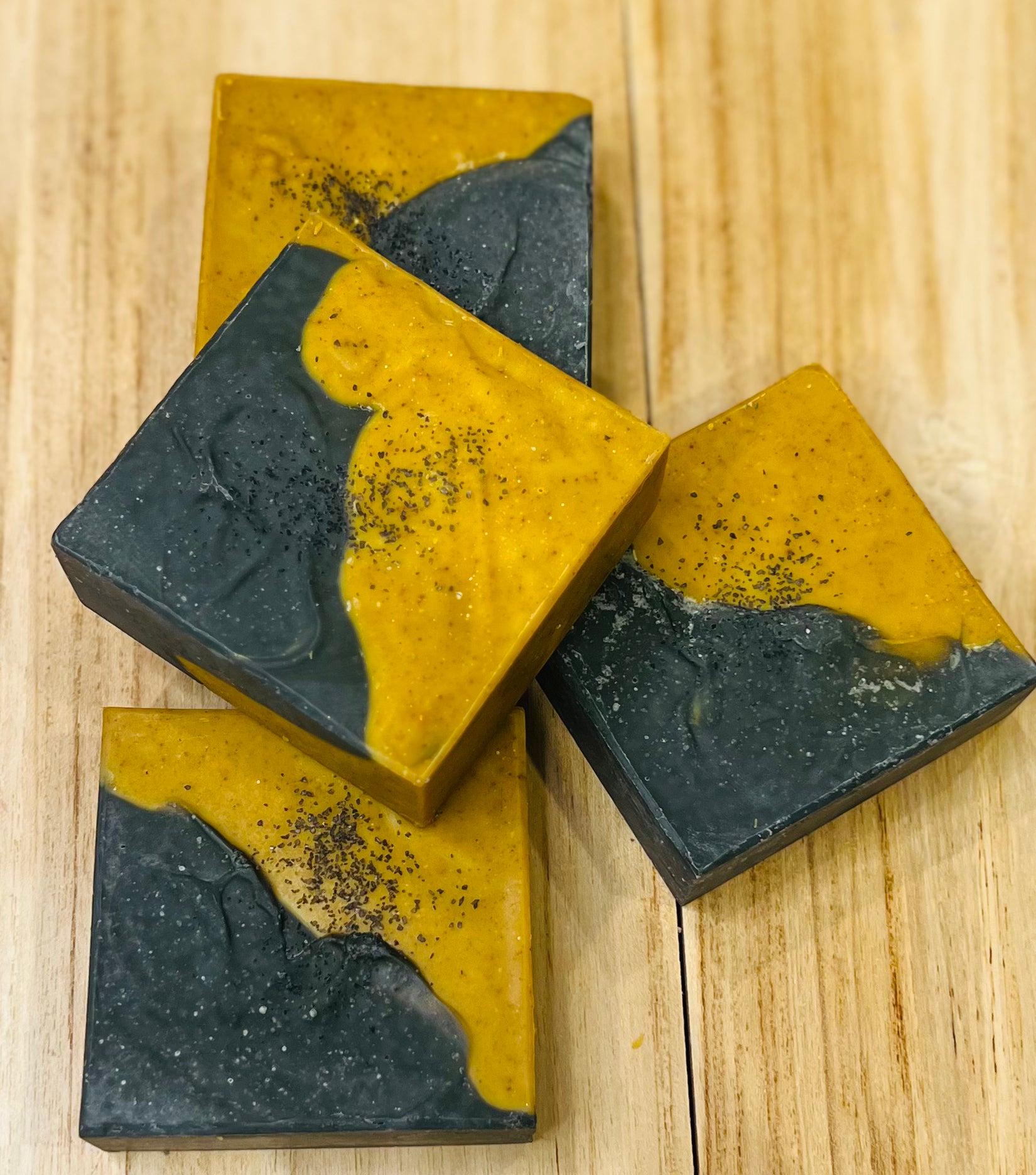 Citrus pine & Salt (Carrot | Black sea salt | Raw honey | Turmeric | Cayenne exfoliating soap)