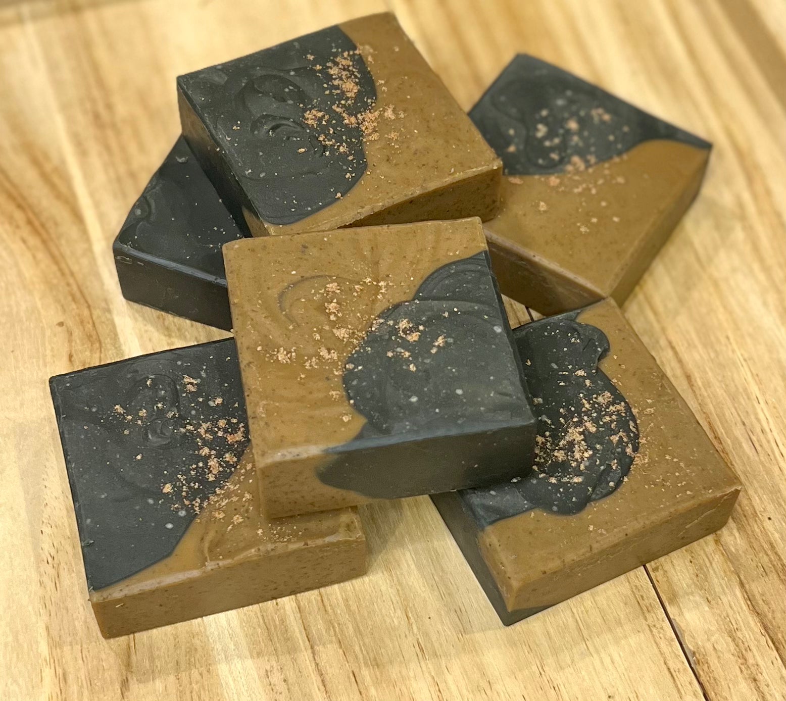 Scotch 🥃 Whiskey (Goat milk | Cocoa butter | carrot puree | Raw honey | Exfoliating soap)