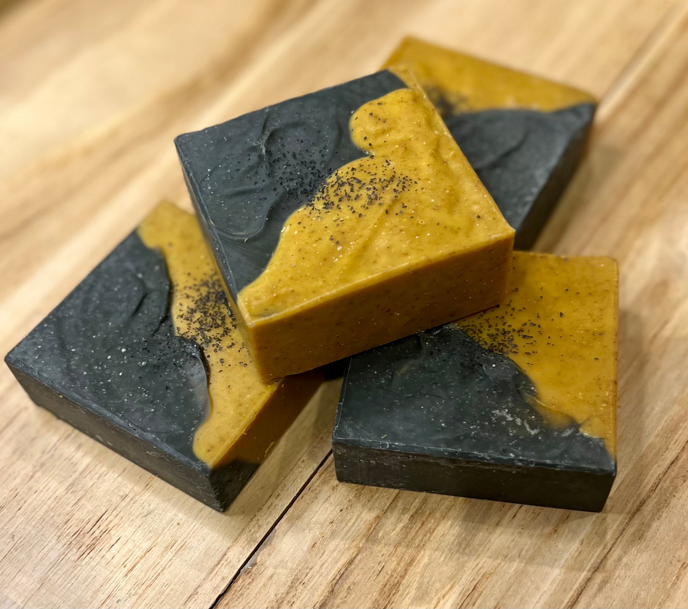 Citrus pine & Salt (Carrot | Black sea salt | Raw honey | Turmeric | Cayenne exfoliating soap)