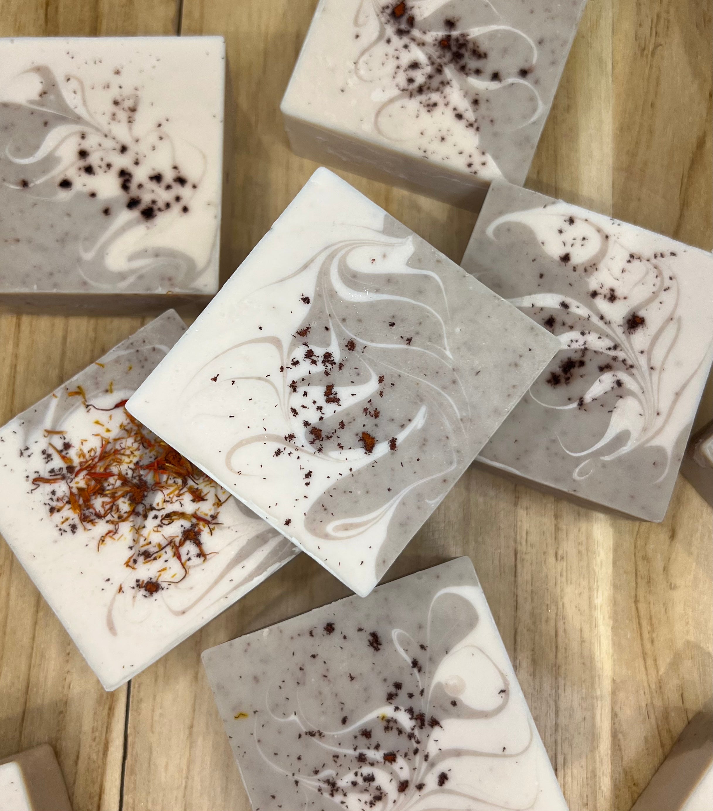 Saffron & Oud (Goat Milk | Sandalwood Soap)