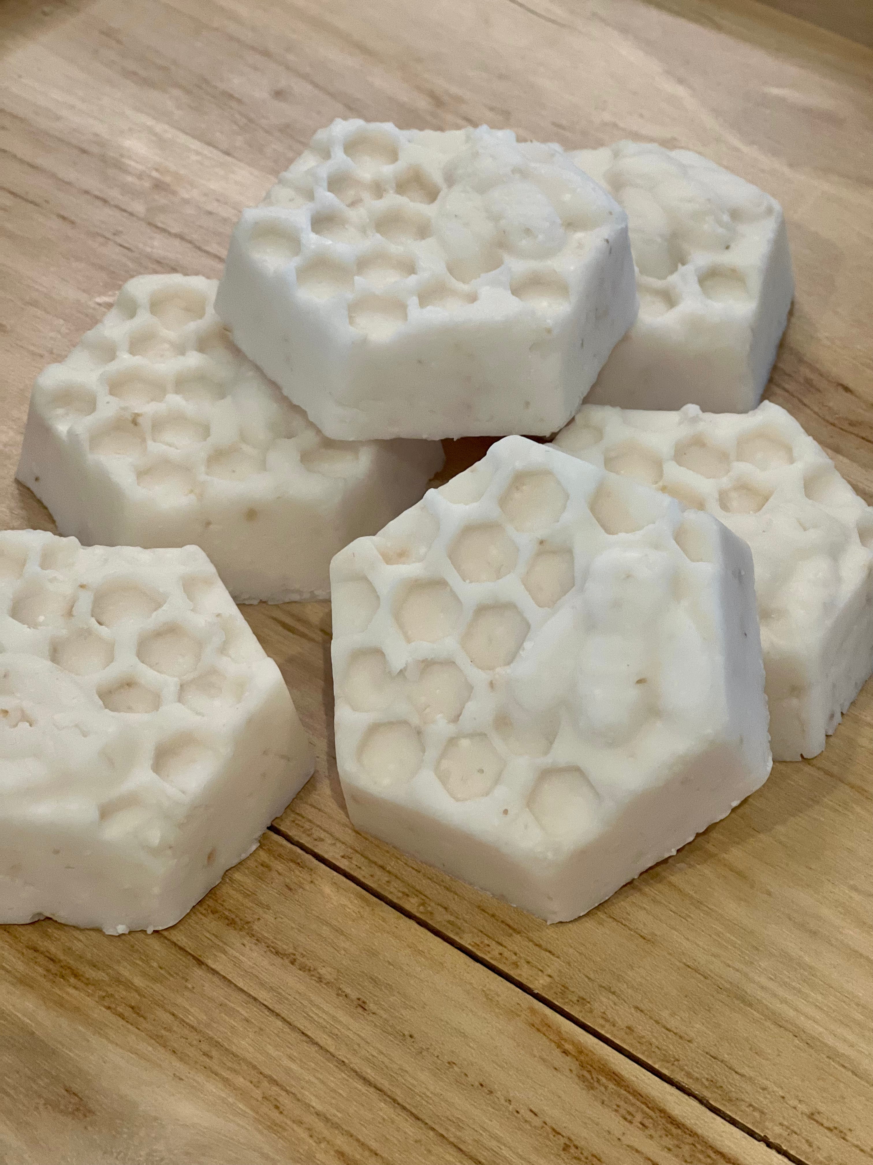 Silken Honey & Oats (Shea butter | Silk | Raw honey | Oats shampoo bar)